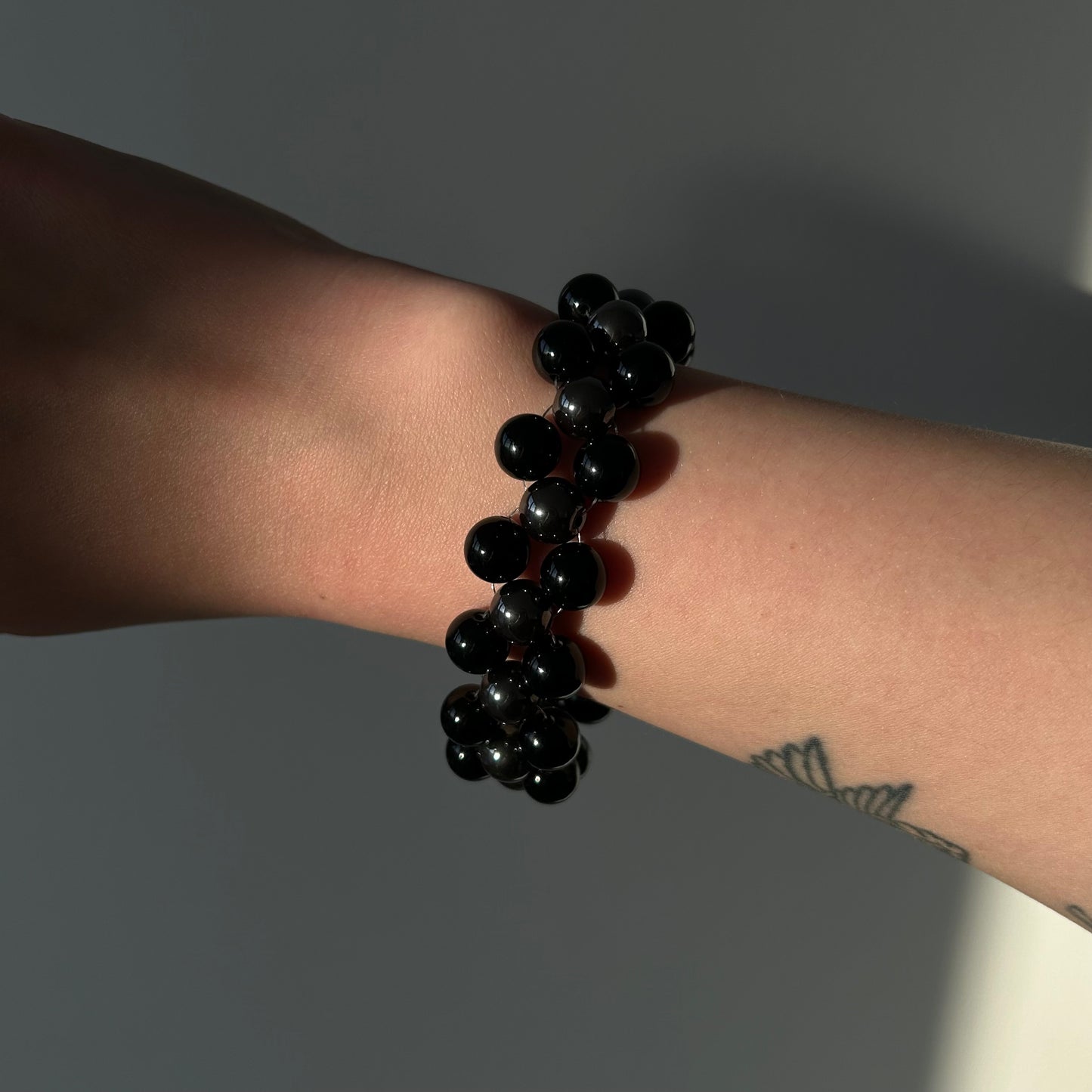 HEMATITE & ONYX WAVE BRACELET