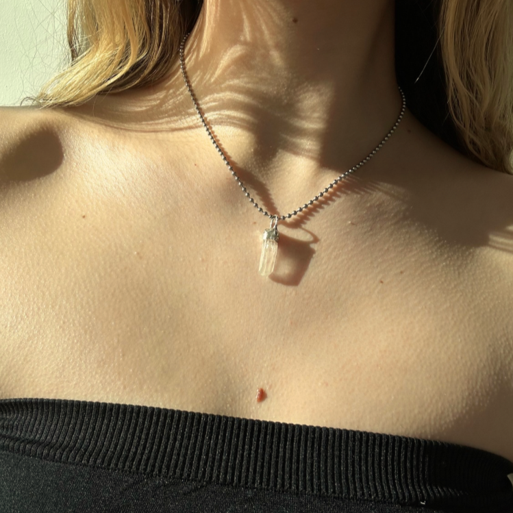 CLEAR QUARTZ PENDANT - 1